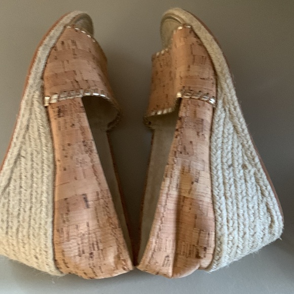 Jack Rogers. Peep toe Cork Wedge.  Size 71/2. Gold accent - Picture 6 of 8